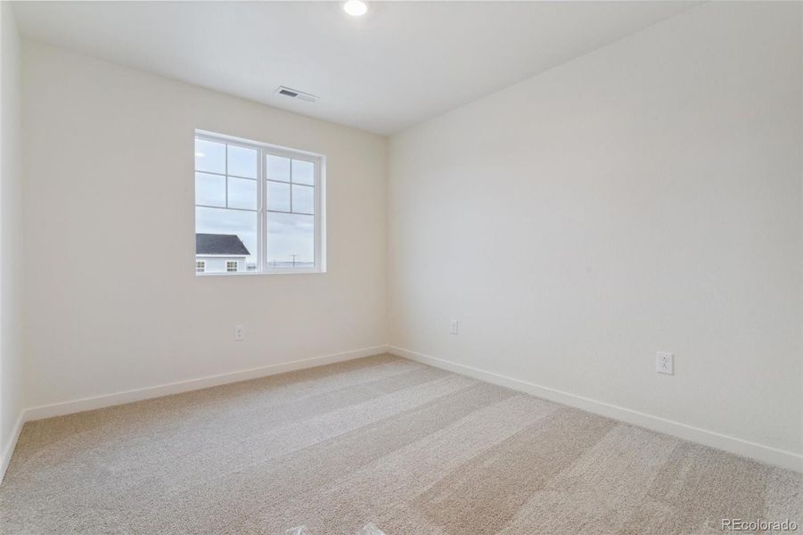 Spacious, unfurnished interior of a new home in The Ridge at Lorson Ranch, Colorado Springs (Image 17).