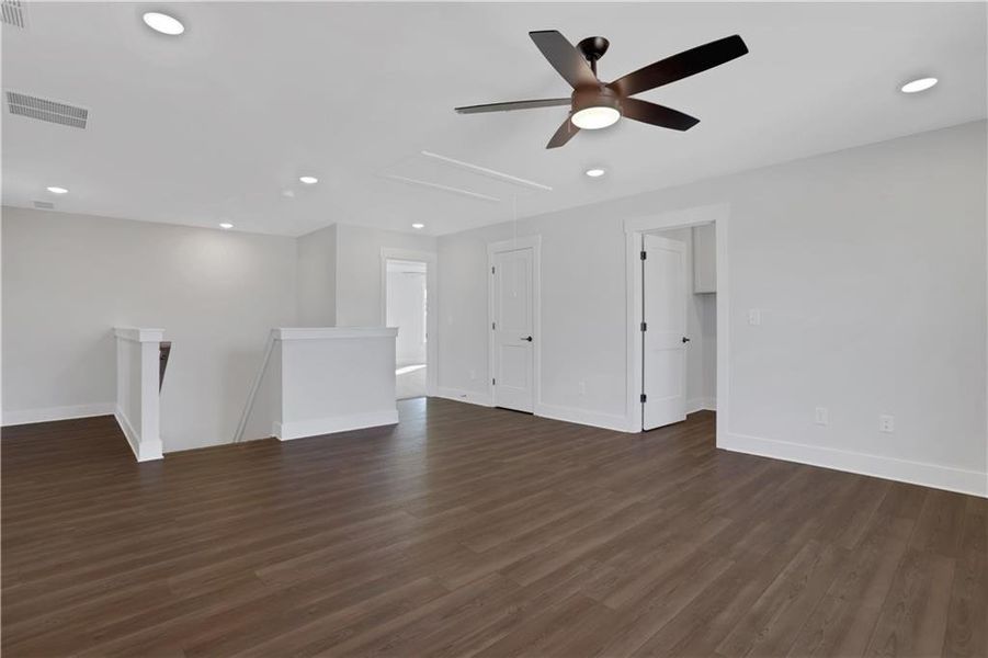 Spacious, unfurnished interior of a new home in Cambridge, Flowery Branch (Image 42).