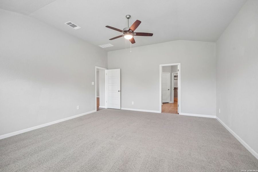 Spacious, unfurnished interior of a new home in Arcadia Ridge - Premier Series, San Antonio (Image 46).