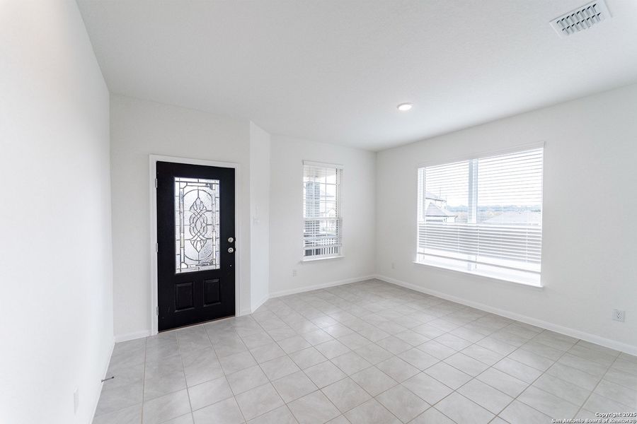 Spacious, unfurnished interior of a new home in Arcadia Ridge, San Antonio (Image 19).