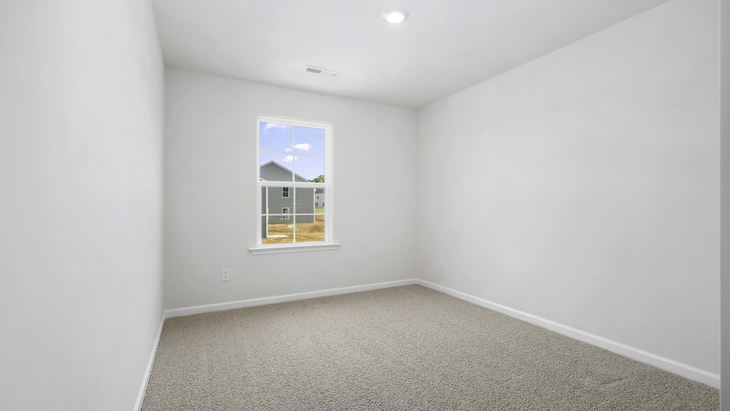 Spacious, unfurnished interior of a new home in Willow Mill, Thomasville (Image 12).