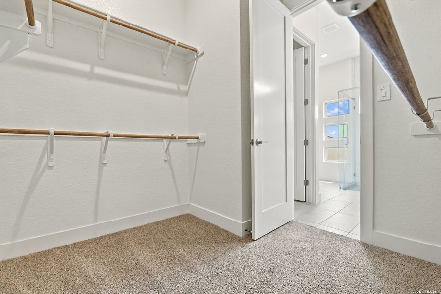 Spacious, unfurnished interior of a new home in Haby Hill 50s, San Antonio (Image 30).