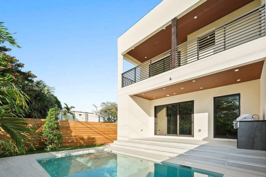 Exterior details and patio area of a home in , Fort Lauderdale (Image 23).