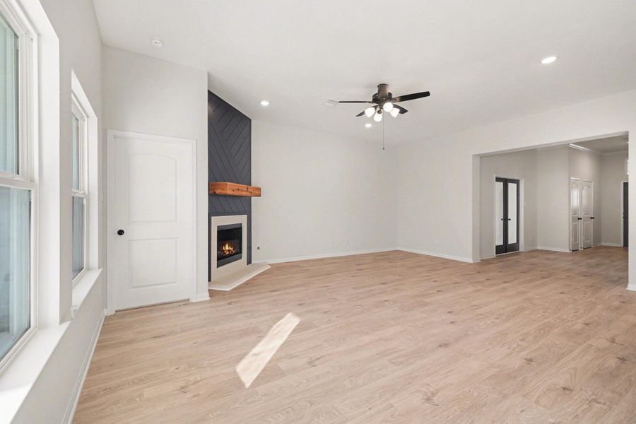 Spacious, unfurnished interior of a new home in Rose Hill Estates, Willis (Image 30).