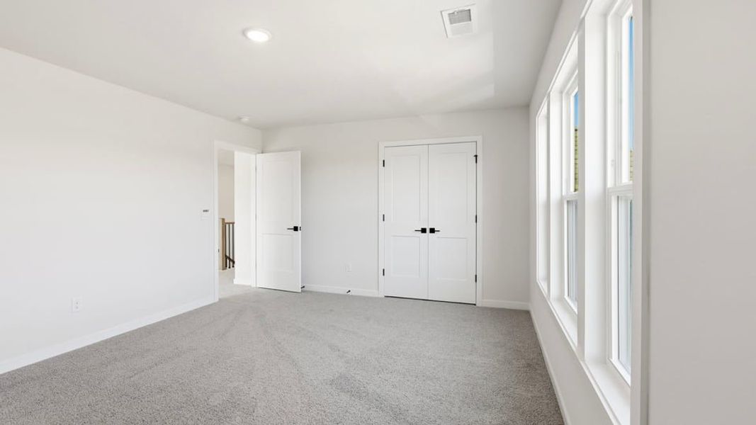 Spacious, unfurnished interior of a new home in Seven Oaks, Greenwood (Image 29).