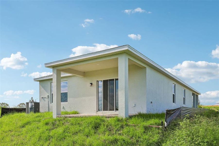 Exterior details and patio area of a home in Hamilton Bluff, Haines City (Image 26).