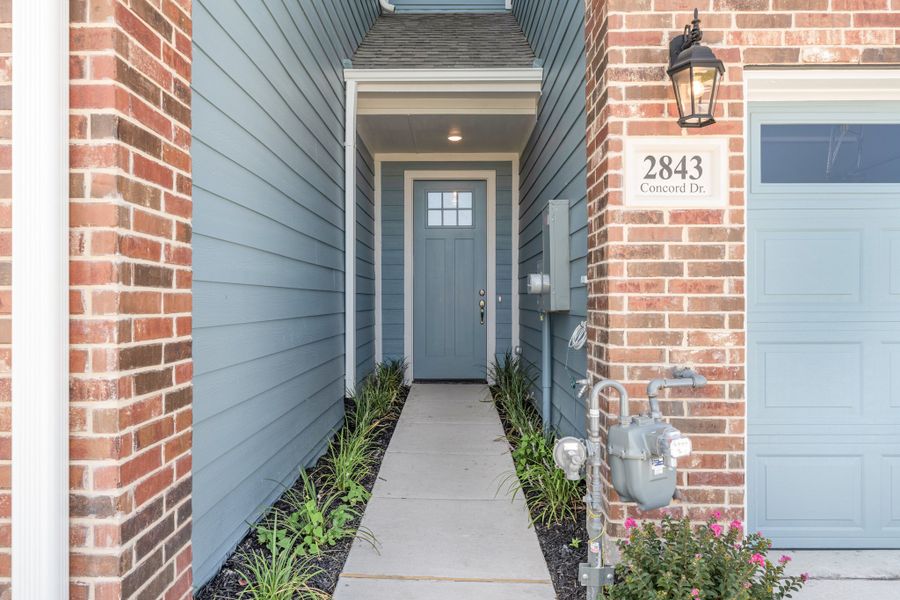 Exterior details and patio area of a home in Woodbridge Townhomes, Wylie (Image 3).