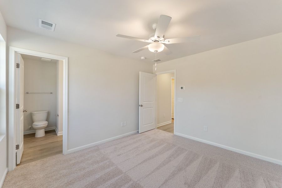 Spacious, unfurnished interior of a new home in Edwards Station, Taylors (Image 16).