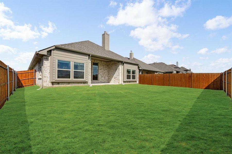 Exterior details and patio area of a home in Eagle Glen 50, Alvarado (Image 4). Exterior details and patio area of a home in Eagle Glen 50, Alvarado (Image 4).
