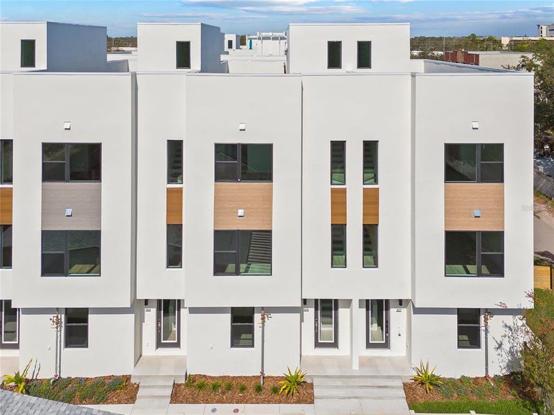 Condo located in St. Petersburg, FL showcasing its design and architecture (Image 4). Condo located in St. Petersburg, FL showcasing its design and architecture (Image 4).