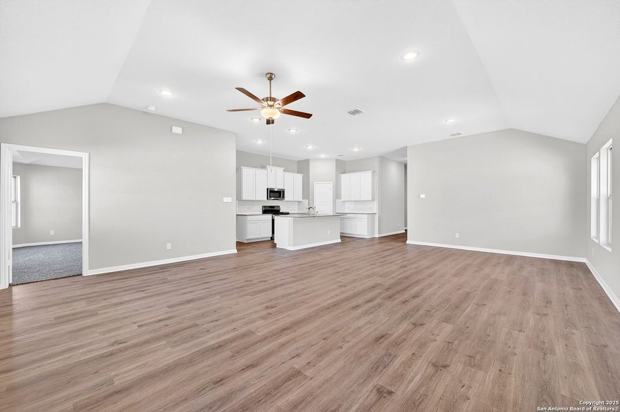Spacious, unfurnished interior of a new home in Winding Brook, San Antonio (Image 39).