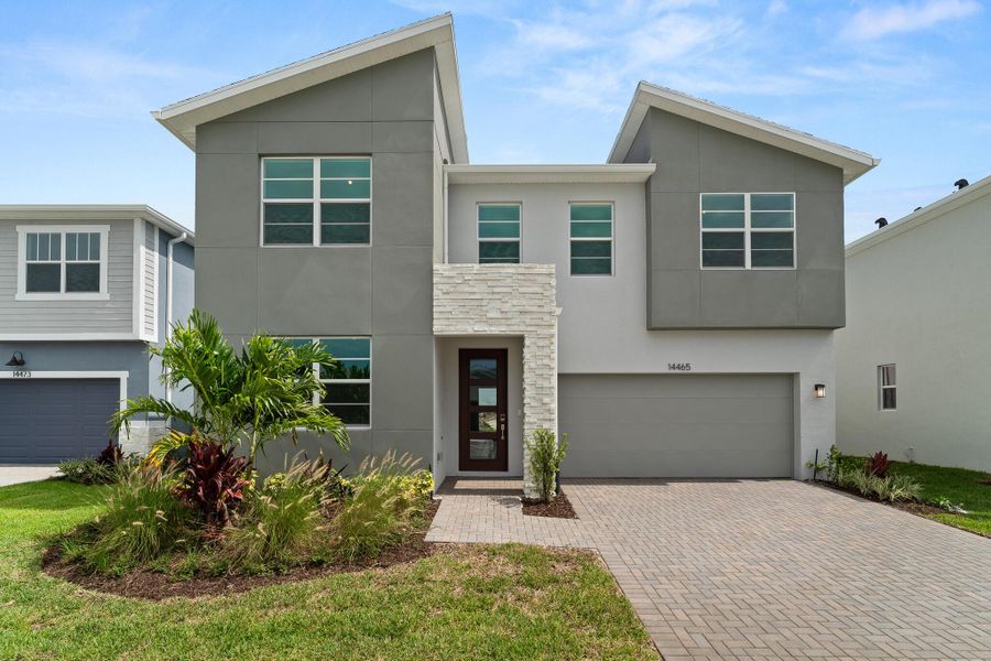Exterior details and patio area of a home in Tradition - Cadence, Port St. Lucie (Image 2).