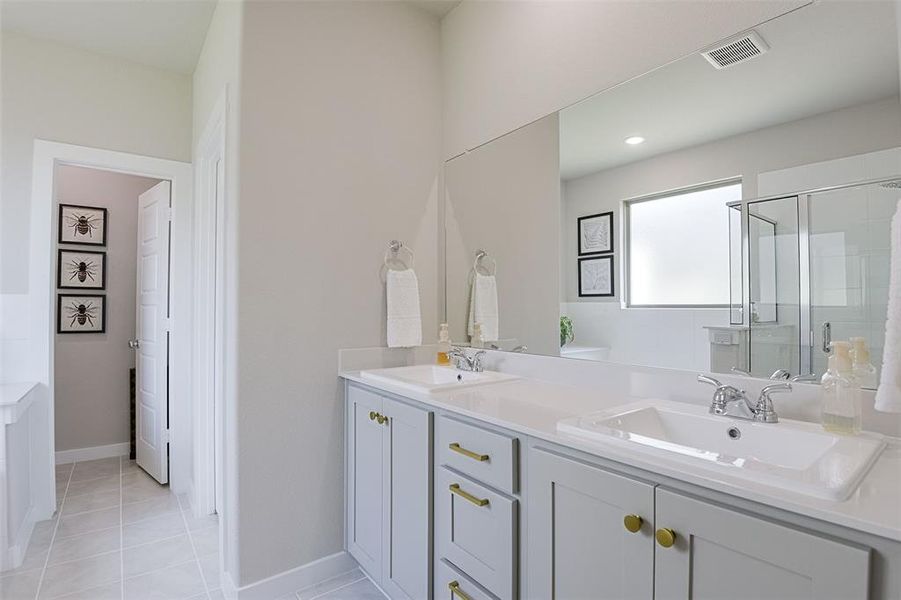Furnished interior view inside a new home in Dove Hollow, Waxahachie (Image 7).