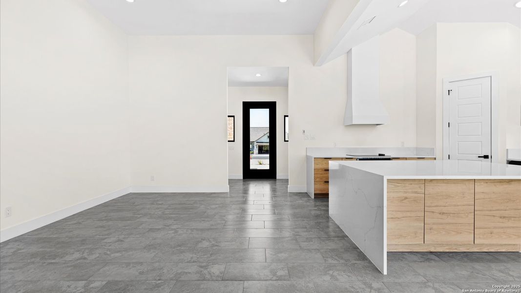 Spacious, unfurnished interior of a new home in , Blanco (Image 20).