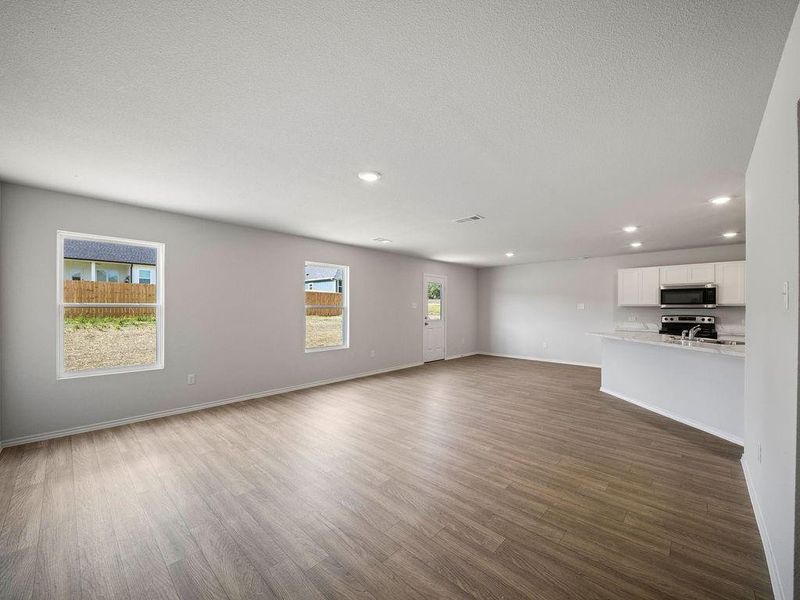 Spacious, unfurnished interior of a new home in Stoney Ridge, Hudson (Image 10).