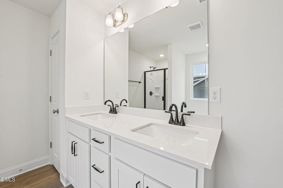 28-web-or-mls-Winding Crk Dr-S0502-028