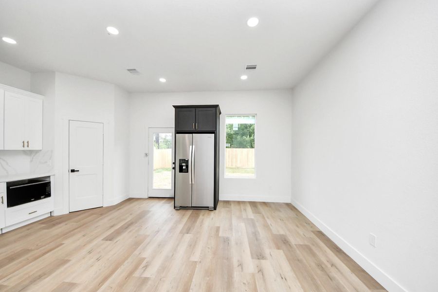 Image 8 of a home in .