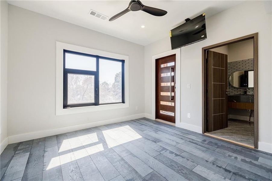 Spacious, unfurnished interior of a new home in , Marietta (Image 23).