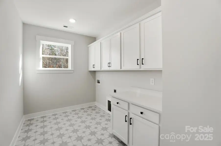 Furnished interior view inside a new home in Robinson Oaks, Gastonia (Image 7).