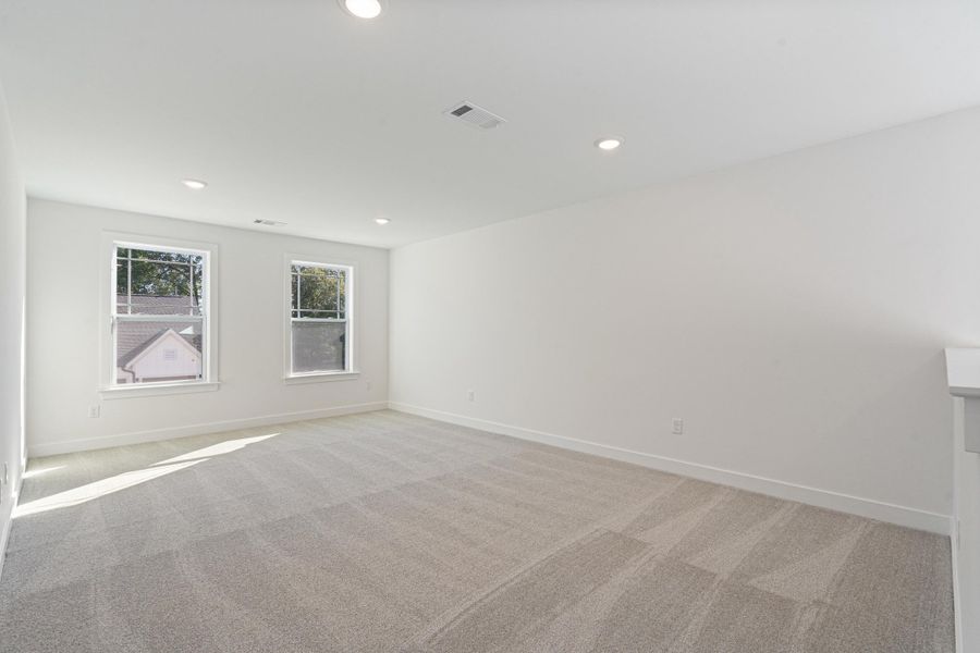 Spacious, unfurnished interior of a new home in Lockwood, Collierville (Image 28).