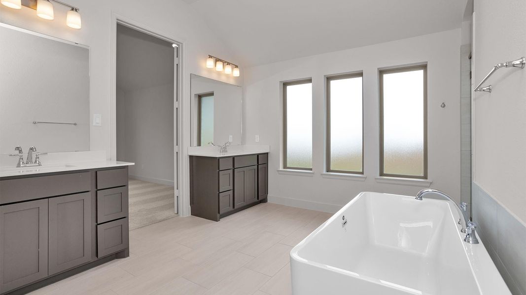 Furnished interior view inside a new home in Valencia, Manvel (Image 10).