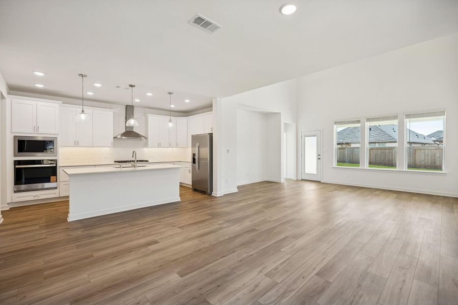 Spacious, unfurnished interior of a new home in Montgomery Bend, Montgomery (Image 23).