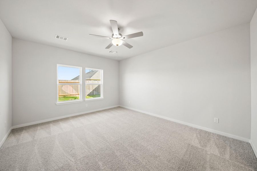 Spacious, unfurnished interior of a new home in Riverwood Ranch, Angleton (Image 9).