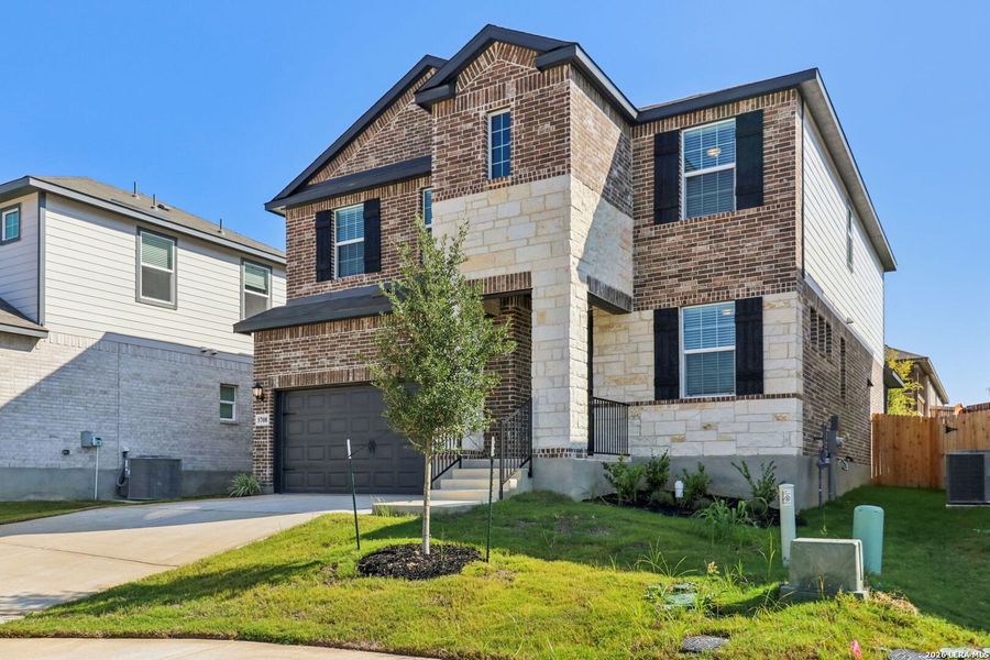 Front exterior of a new home in Thomas Pond, San Antonio, TX, highlighting curb appeal (Image 31).