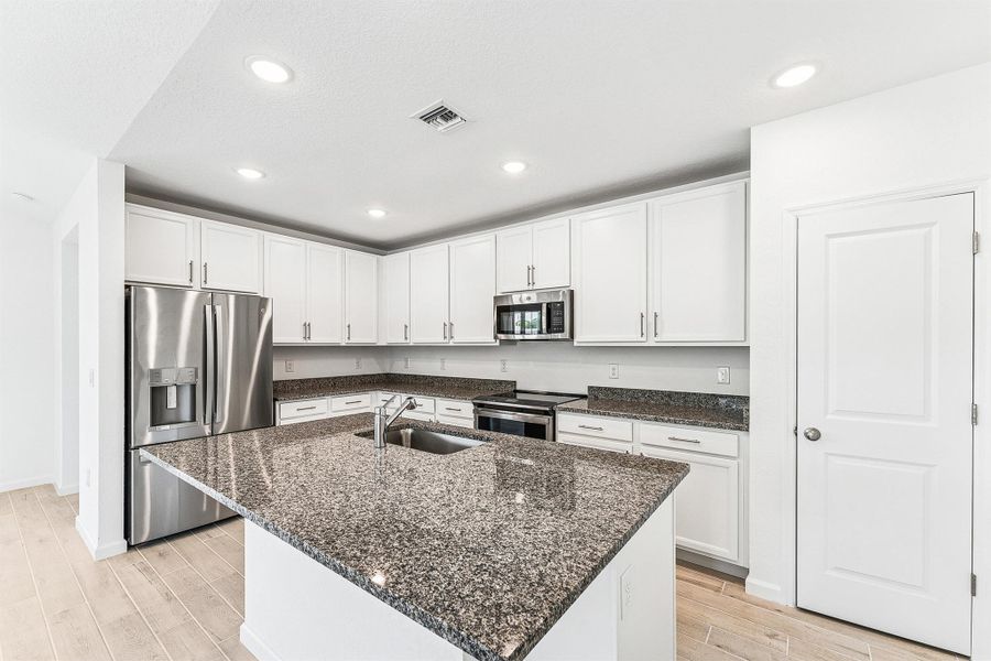 Spacious, unfurnished interior of a new home in , Port St. Lucie (Image 28).