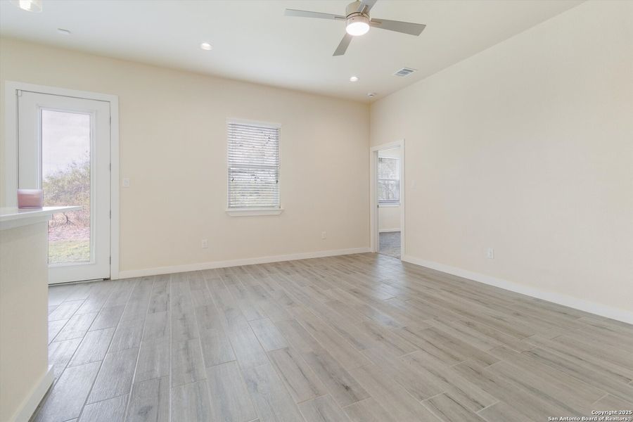 Spacious, unfurnished interior of a new home in , San Antonio (Image 25).