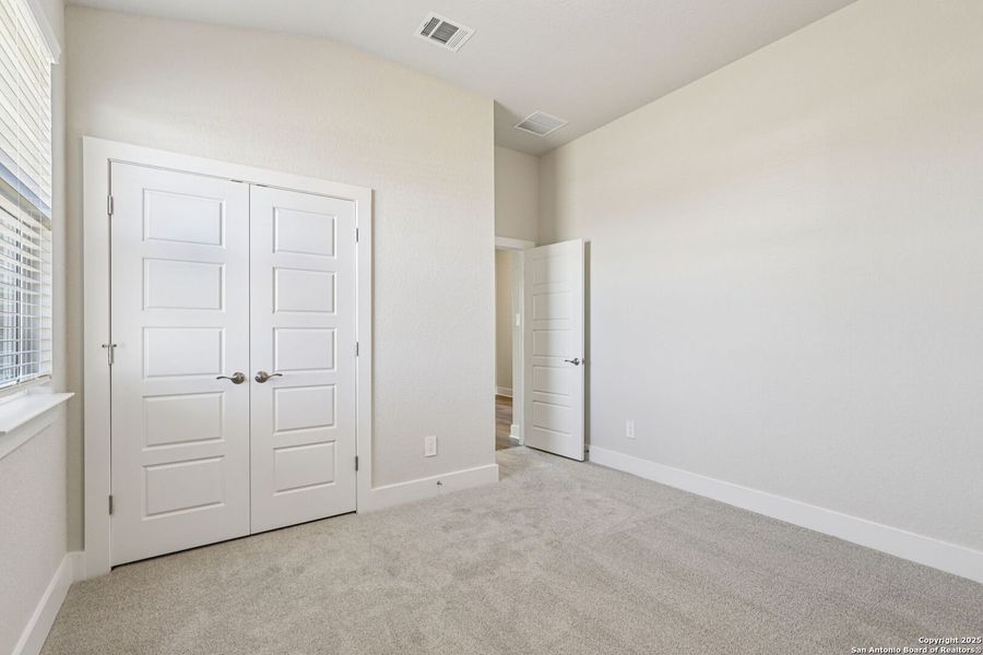 Spacious, unfurnished interior of a new home in Carmel Ranch, Schertz (Image 43).