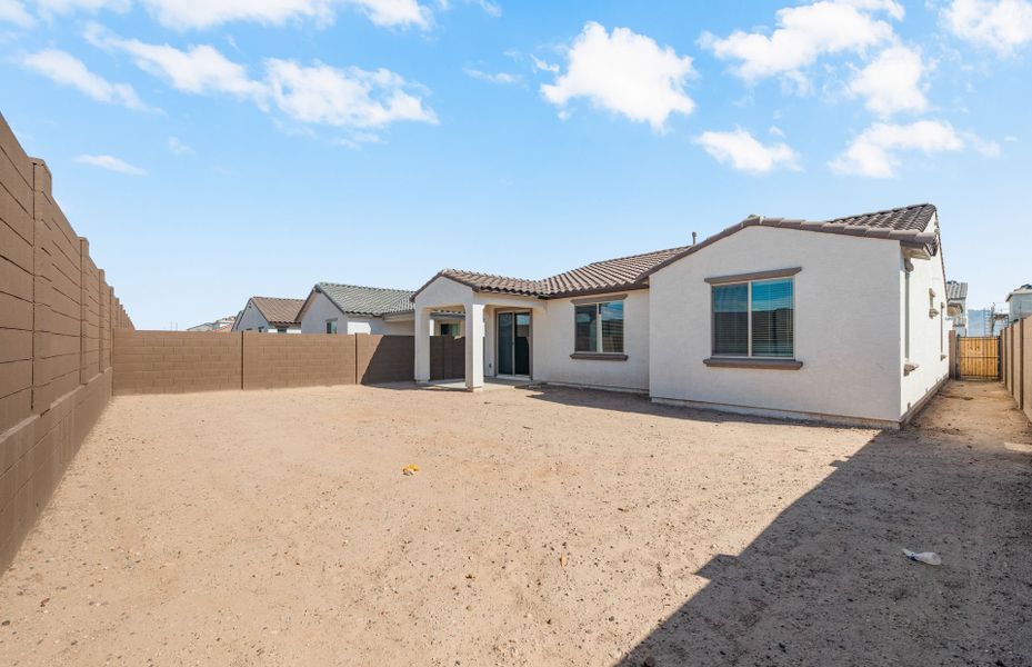 Exterior details and patio area of a home in Alamar, Avondale (Image 3).