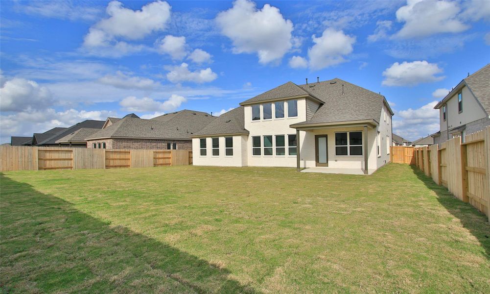 Exterior details and patio area of a home in Brookewater, Rosenberg (Image 21).