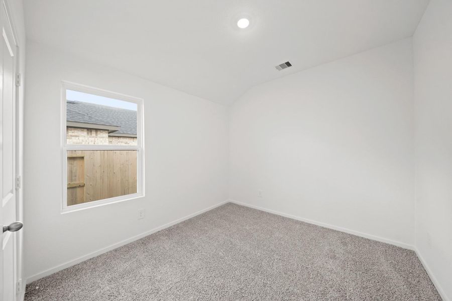 Spacious, unfurnished interior of a new home in Sunterra Lakes, Brookshire (Image 4).