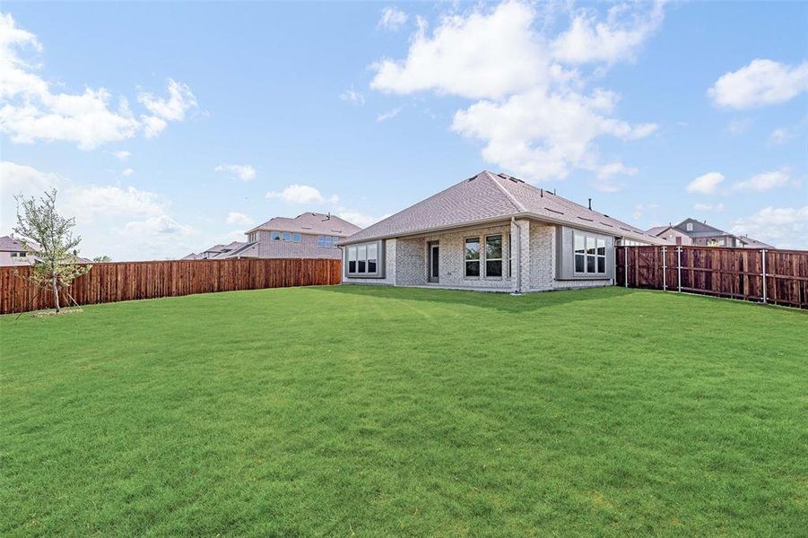Exterior details and patio area of a home in Liberty, Melissa (Image 21).