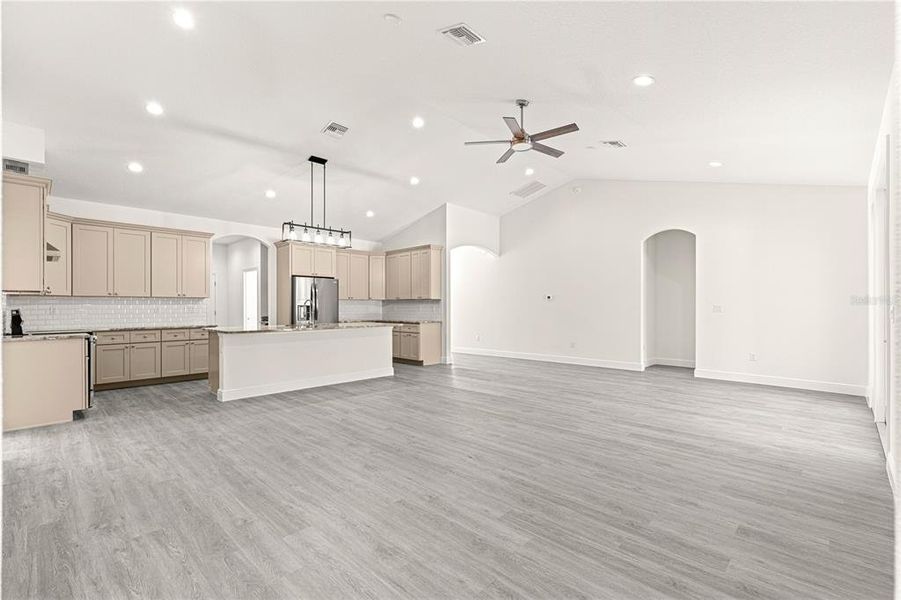 Spacious, unfurnished interior of a new home in , Dunnellon (Image 39).