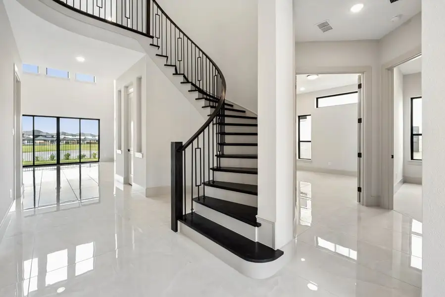 Representative unfurnished interior of a home built from the Westwood by Landon Homes in Dominion Estates, Frisco (Image 21).