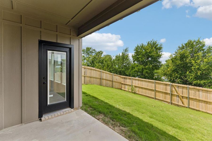 Exterior details and patio area of a home in , Killeen (Image 3).
