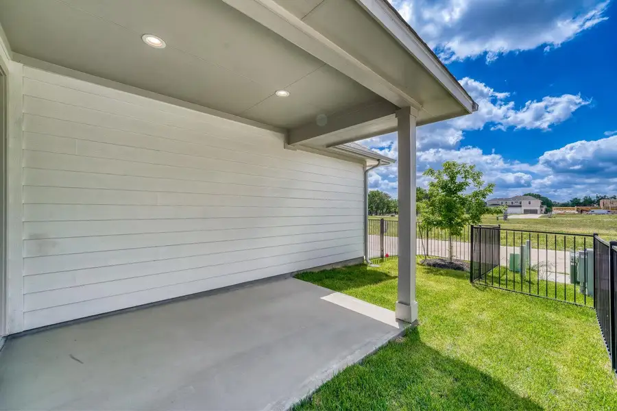 Exterior details and patio area of a home in , Buda (Image 4).