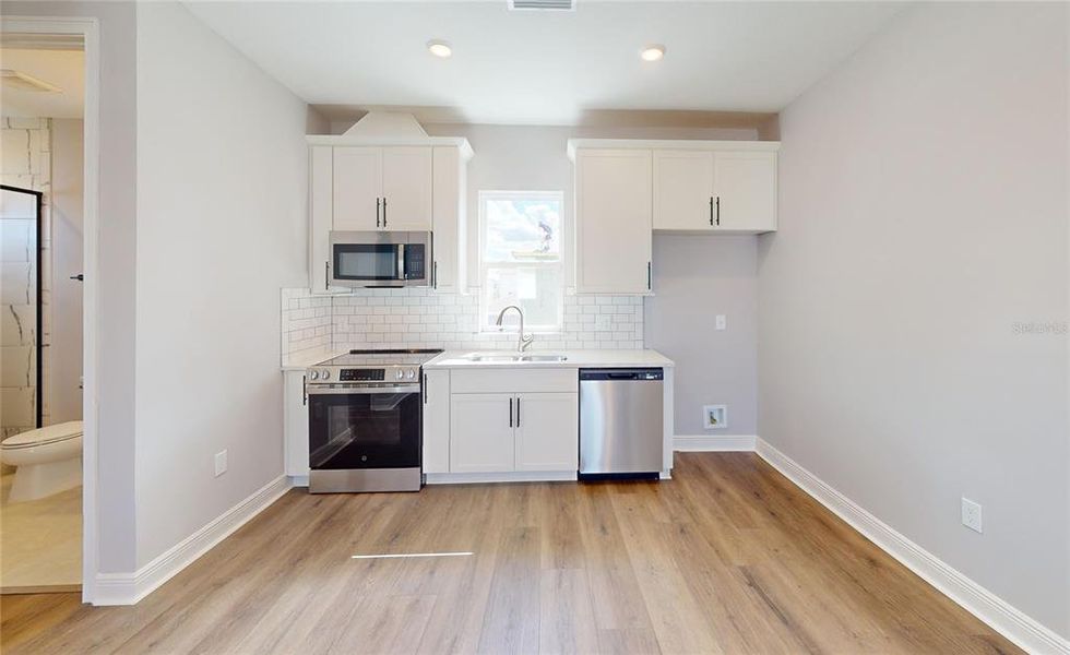 Spacious, unfurnished interior of a new home in Laureate Park, Orlando (Image 29).