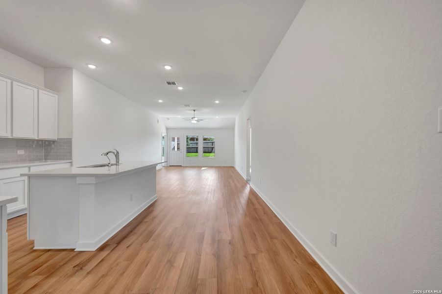 Spacious, unfurnished interior of a new home in Cinco Lakes, San Antonio (Image 16). Spacious, unfurnished interior of a new home in Cinco Lakes, San Antonio (Image 16).