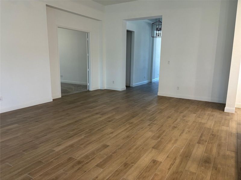 Spacious, unfurnished interior of a new home in Lariat 60', Liberty Hill (Image 16).