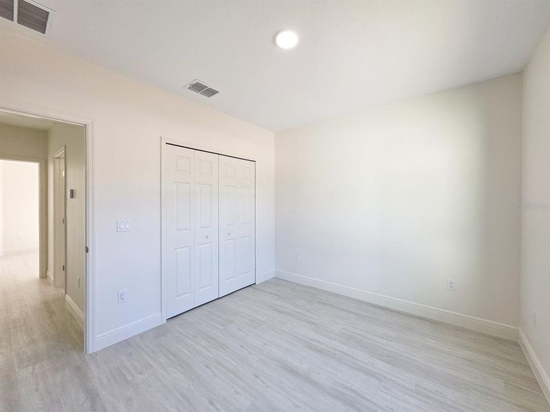 Spacious, unfurnished interior of a new home in , Deland (Image 30).