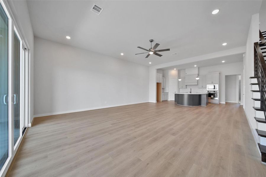 Spacious, unfurnished interior of a new home in Lago Pointe, Seabrook (Image 18). Spacious, unfurnished interior of a new home in Lago Pointe, Seabrook (Image 18).