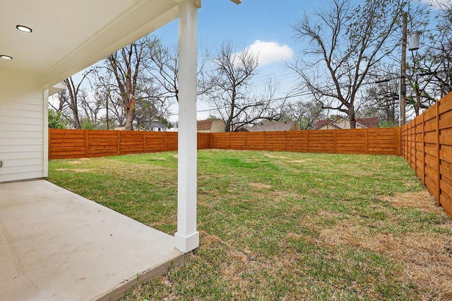 Exterior details and patio area of a home in , Haltom City (Image 29).