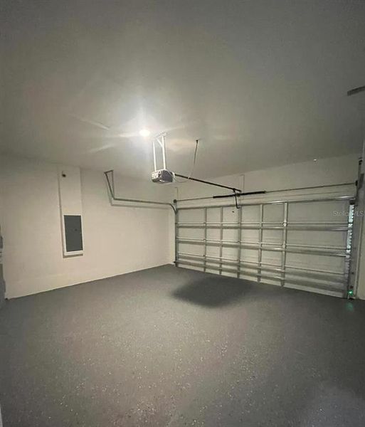 Spacious, unfurnished interior of a new home in , Sebring (Image 4).