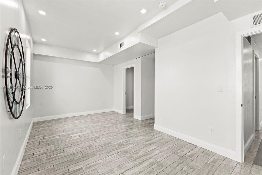 MASTER BEDROOM MASTER BEDROOM