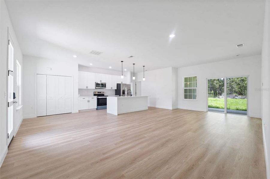 Spacious, unfurnished interior of a new home in , Ocala (Image 16).