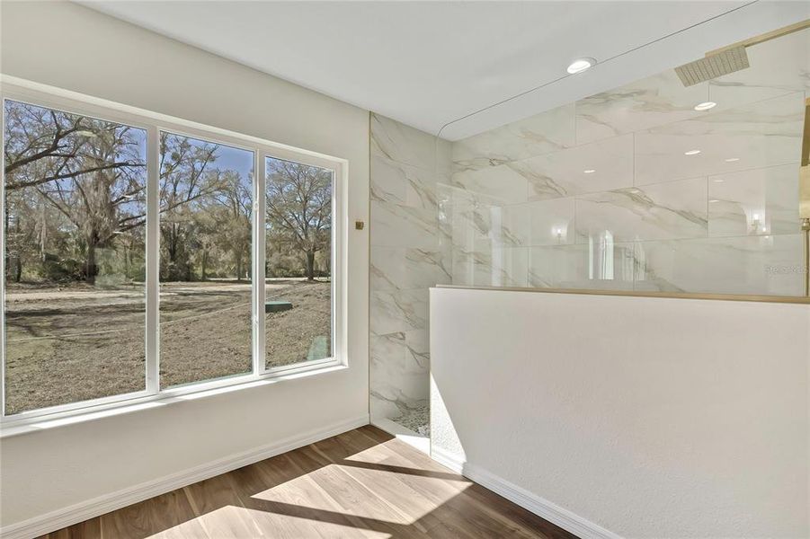 Spacious, unfurnished interior of a new home in , Crystal River (Image 20).