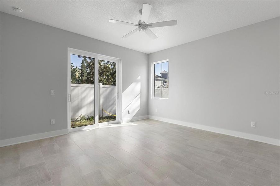 Spacious, unfurnished interior of a new home in , Tampa (Image 13).